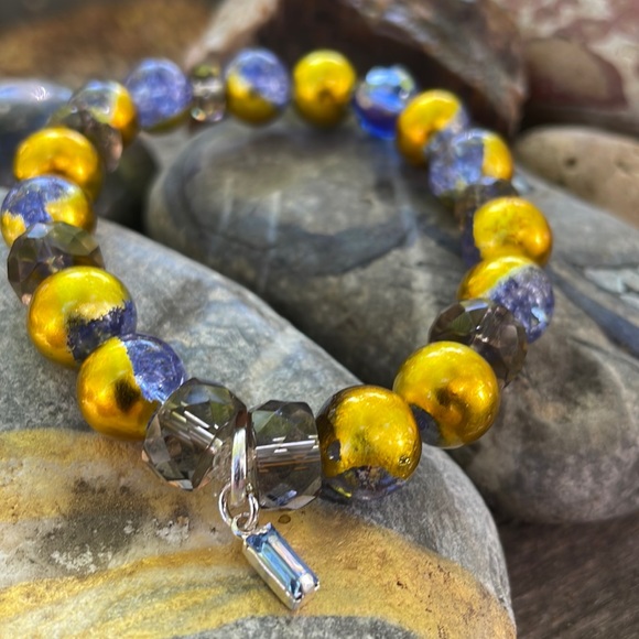 Handmade All Upcycled Boho Glam Bead Bracelet w Silvertone Periwinkle Charm 💫 - Picture 4 of 4